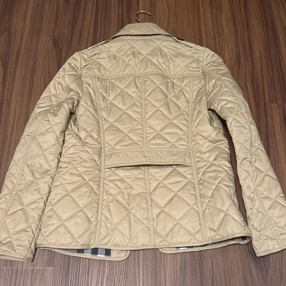 NWOT Burberry Beige Quilted Jacket - Picture 2 of 8